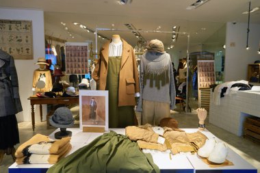 İlk store Hong Kong