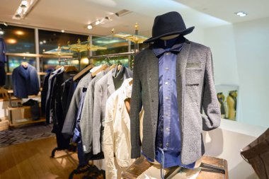 İlk store Hong Kong