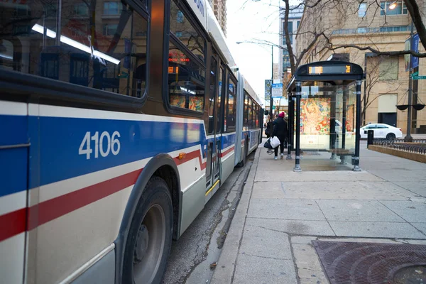 Автобус в Чикаго, США — стоковое фото
