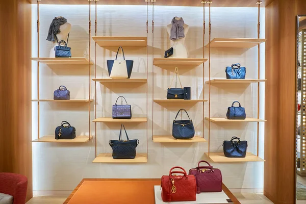 Louis Vuitton Store — Stock Photo, Image