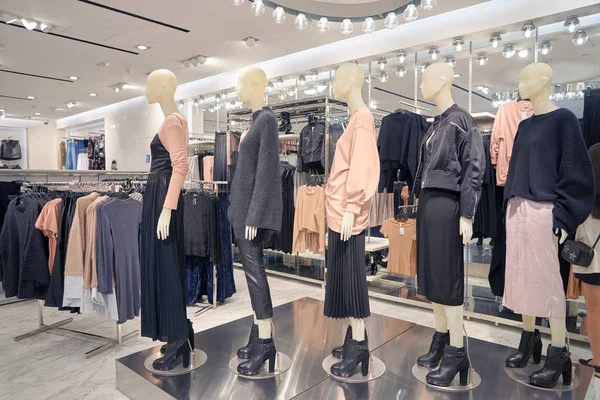 Vnitřek H & M obchod v Hong Kongu — Stock fotografie