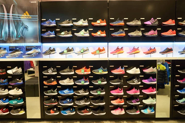 Loja Adidas em Hong Kong . — Fotografia de Stock