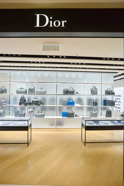 Dior sklep w centrum handlowym elementów. — Zdjęcie stockowe