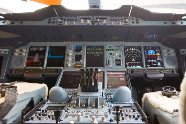 Cockpit da Emirates Airbus A380 — Fotografia de Stock