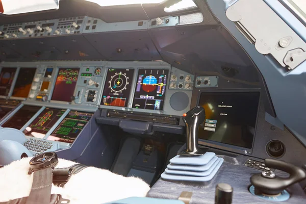 Cockpit eines Airbus A380 der Emirate — Stockfoto