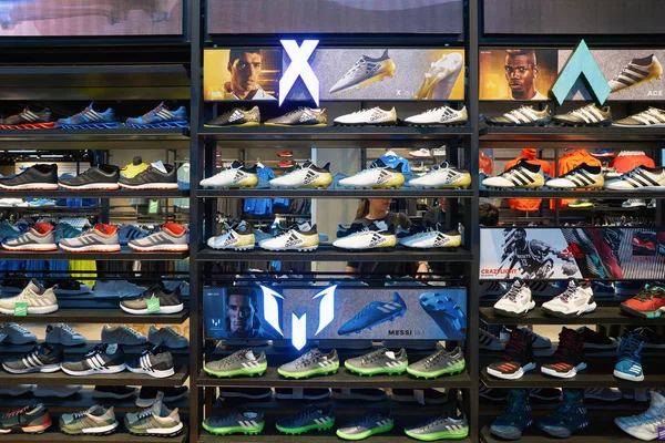 Adidas store Hong Kong — Stok fotoğraf