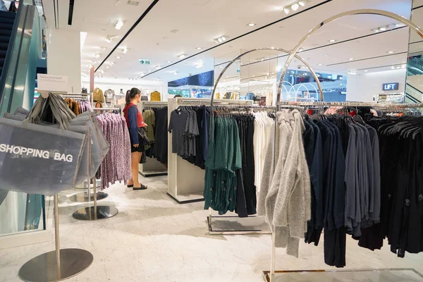 Inside of H & M store in Hong Kong — Stock Photo, Image