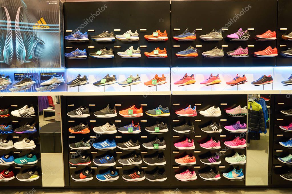 Negozio Adidas a Hong Kong . Foto Editoriale Stock teamtime