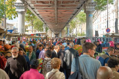  Chapelle Bulvarı 'ndaki Barbes Pazarı.