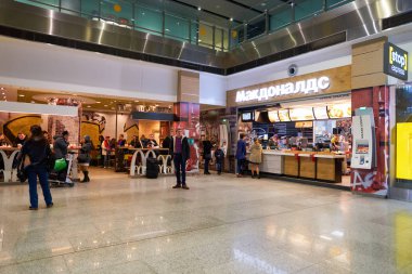 Pulkovo Havalimanı'nda McDonald's Restoran