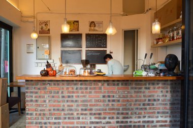 Hong Kong'da bir kahve dükkanında counter