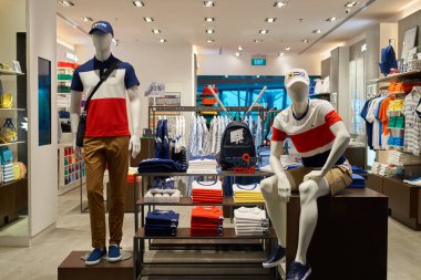 Bir mağazada sergilenen ürünler 