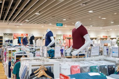 Uni Qlo mağaza içinde