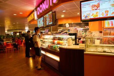  Dunkin Donuts Singapur Changi Havaalanı'nda