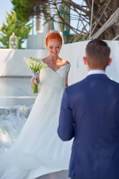 Wedding ouple in Santorini — Stock Photo, Image