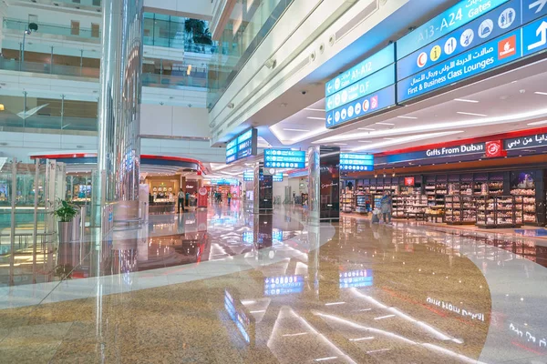 Dubai International Airport duty-free zone — Stockfoto