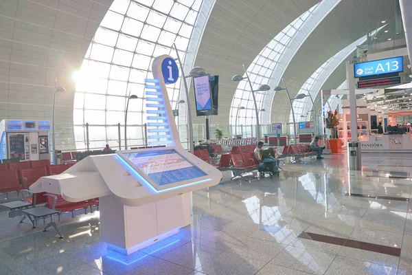 Internationale luchthaven van Dubai. — Stockfoto