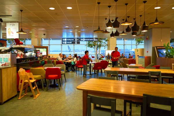シンガポール ・ チャンギ空港でのコスタリカ コーヒー — ストック写真