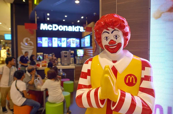 McDonald's restaurant, food restaurant chain — Stock Photo, Image