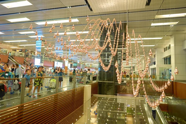Pluie cinétique à l'aéroport Changi de Singapour — Photo