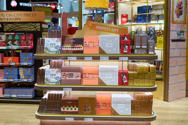 Marchandises exposées dans un magasin — Photo