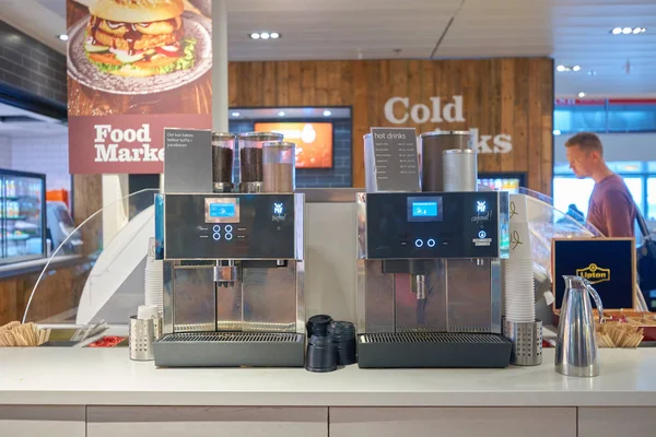 Máquinas de café en FoodMarket — Foto de Stock