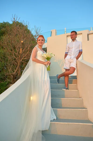Bröllop ouple i Santorini — Stockfoto
