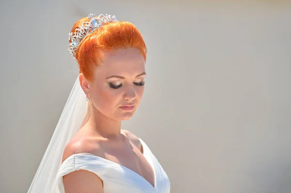 Jovem noiva beautifu — Fotografia de Stock