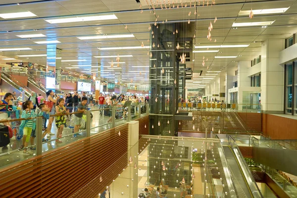 Lluvia cinética en el aeropuerto de Singapur Changi —  Fotos de Stock