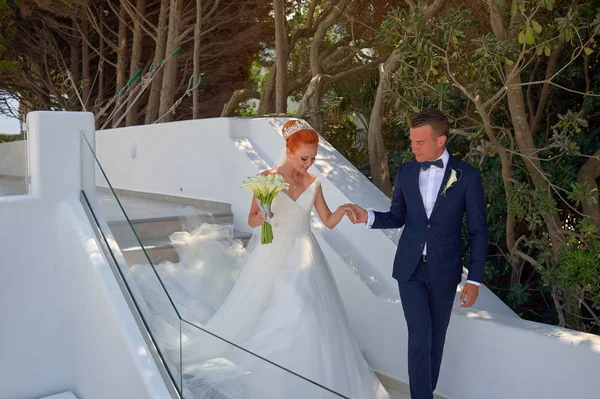 Wedding ouple in Santorini — Stock Photo, Image
