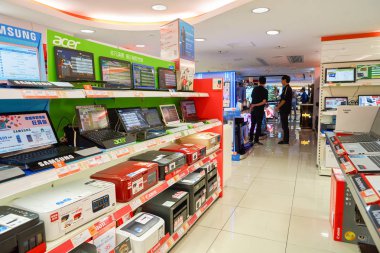 bir elektronik mağazasında alışveriş merkezi 