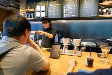 Starbucks rezerv görevli.