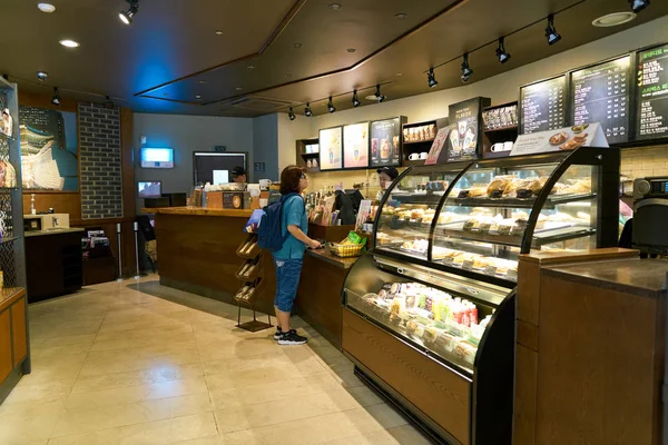 Innen Starbucks in seoul. — Stockfoto