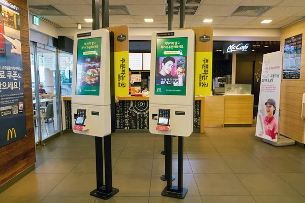 McDonalds beställning kiosker — Stockfoto