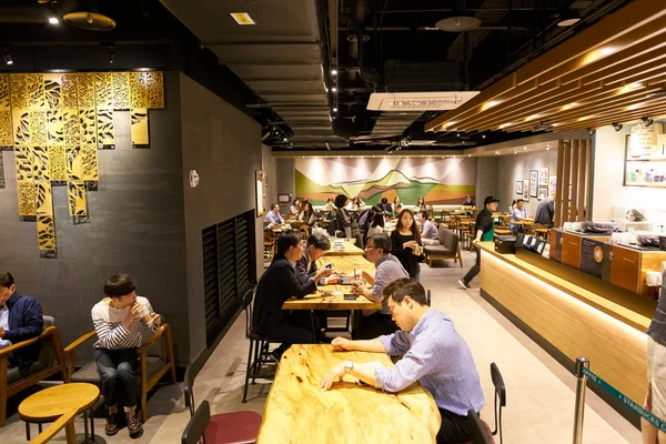 Dentro Starbucks em Seul . — Fotografia de Stock