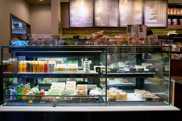 Vitrinskåp på Starbucks — Stockfoto