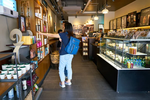 Dentro Starbucks em Seul . — Fotografia de Stock