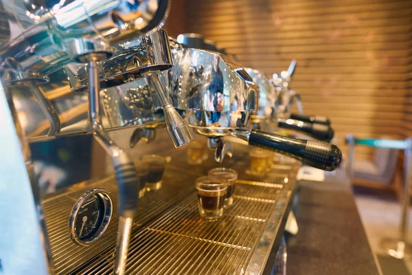 Coffee machine at Starbucks Reserve — Stock Photo, Image