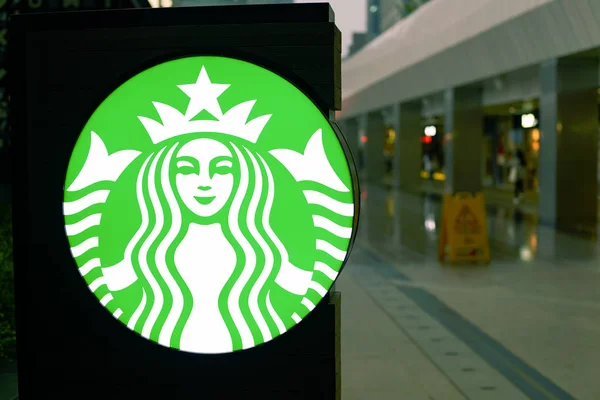 Starbucks ondertekenen. Starbucks Corporation — Stockfoto