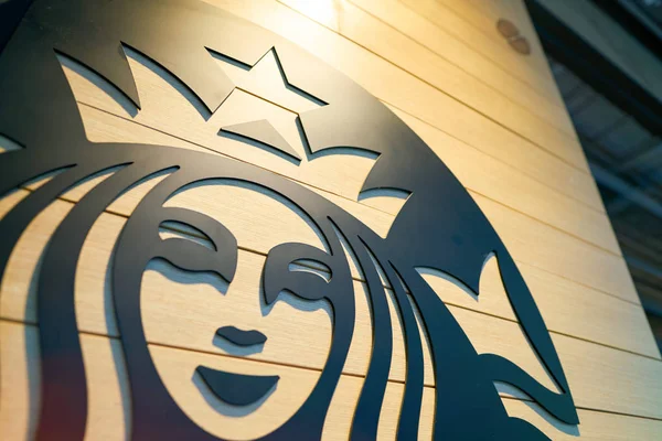 Starbucks podepsat. Starbucks Corporation — Stock fotografie