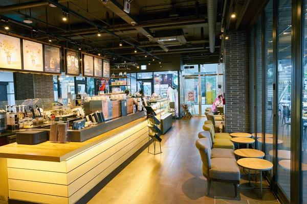 Binnen Starbucks in Seoul. — Stockfoto