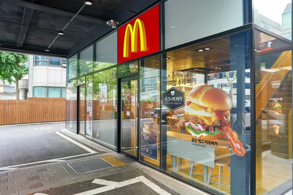 McDonald's restaurant in Seoul — Stock Photo, Image