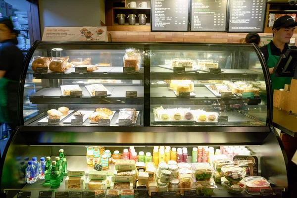 Vitrine bij Starbucks — Stockfoto