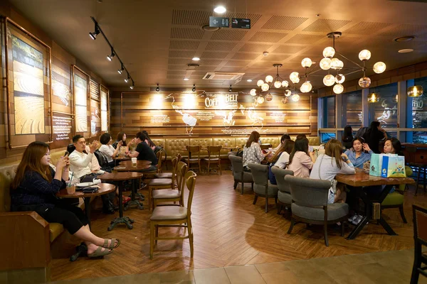 Innen Starbucks in seoul. — Stockfoto