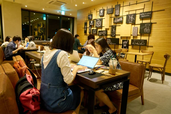 Starbucks в Сеуле — стоковое фото