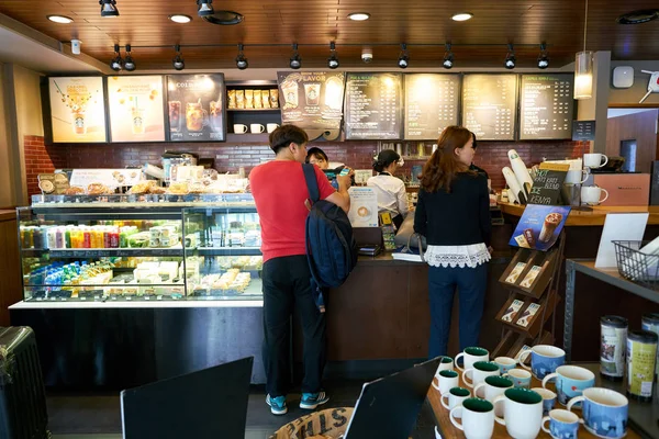 Vitrine bei Starbucks — Stockfoto