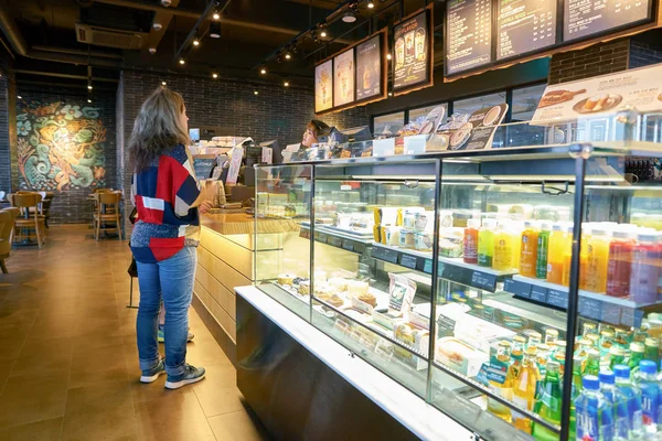 Vitrin Starbucks — Stok fotoğraf