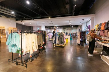 Saint Petersburg, Rusya Federasyonu - Ağustos, 2017 yaklaşık: Galeria alışveriş merkezi özgürlük içinde saklayın. Galeria büyük alışveriş ve Eğlence Merkezi St. Petersburg şehir merkezinde yer almaktadır
