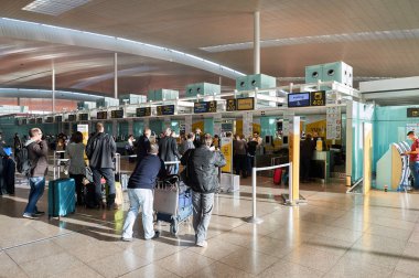 Barcelona, İspanya - Kasım, 2015 yaklaşık: iade Barcelona Havaalanı bölgede. Barcelona El Prat Havaalanı uluslararası bir havaalanı var. Catalonia, İspanya ana Havaalanı olduğunu.