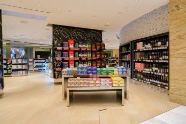 Doha, Katar - Mayıs, 2017 yaklaşık: Hamad Uluslararası Havaalanı, Doha, Katar başkenti şehir içinde.